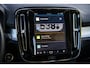 Volvo XC40 2.0 B4 Plus Dark | Trekhaak | Adaptive Cruise Control | Dode hoek detectie BLIS | Harman/Kardon audio | Elektrische stoelverstelling | Stoel- en stuurverwarming | Verwarmde Voorruit |
