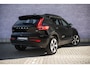 Volvo XC40 2.0 B4 Plus Dark | Trekhaak | Adaptive Cruise Control | Dode hoek detectie BLIS | Harman/Kardon audio | Elektrische stoelverstelling | Stoel- en stuurverwarming | Verwarmde Voorruit |