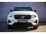 Volvo XC40 2.0 B4 Plus Dark | Trekhaak | Adaptive Cruise | BLIS | Harman/Kardon audio | Elektrische stoelverstelling | Stoel- en stuurverwarming | Verwarmde Voorruit |