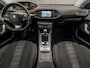 Peugeot 308 SW 1.2 PureTech Premium Sport (PANORAMADAK, NAVIGATIE, CAMERA, GETINT GLAS, SPORTSTOELEN, STOELVERWARMING, TREKHAAK, KEYLESS, CRUISE, NIEUWSTAAT)