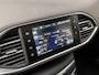 Peugeot 308 SW 1.2 PureTech Premium Sport (PANORAMADAK, NAVIGATIE, CAMERA, GETINT GLAS, SPORTSTOELEN, STOELVERWARMING, TREKHAAK, KEYLESS, CRUISE, NIEUWSTAAT)