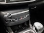 Peugeot 308 SW 1.2 PureTech Premium Sport (PANORAMADAK, NAVIGATIE, CAMERA, GETINT GLAS, SPORTSTOELEN, STOELVERWARMING, TREKHAAK, KEYLESS, CRUISE, NIEUWSTAAT)