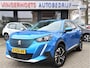 Peugeot e-2008 EV Allure 50 kWh *** 100% Elektrisch *** Navigatie & Spotify via Apple Carplay / Android Auto * L.M. Velgen * DAB Radio * 1/2 Lederen bekleding * Keyless Start Button * Cruise Control * Vingerhoets; Vierde Generatie Eersteklas Service !