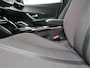 Peugeot e-2008 EV Allure 50 kWh *** 100% Elektrisch *** Navigatie & Spotify via Apple Carplay / Android Auto * L.M. Velgen * DAB Radio * 1/2 Lederen bekleding * Keyless Start Button * Cruise Control * Vingerhoets; Vierde Generatie Eersteklas Service !