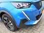 Peugeot e-2008 EV Allure 50 kWh *** 100% Elektrisch *** Navigatie & Spotify via Apple Carplay / Android Auto * L.M. Velgen * DAB Radio * 1/2 Lederen bekleding * Keyless Start Button * Cruise Control * Vingerhoets; Vierde Generatie Eersteklas Service !