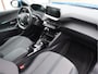 Peugeot e-2008 EV Allure 50 kWh *** 100% Elektrisch *** Navigatie & Spotify via Apple Carplay / Android Auto * L.M. Velgen * DAB Radio * 1/2 Lederen bekleding * Keyless Start Button * Cruise Control * Vingerhoets; Vierde Generatie Eersteklas Service !