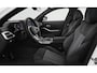 BMW 3-Serie Touring 330e M Sport Pro - Trekhaak - Panoramadak - Parking/Driving Assistant - Elektrisch verstelbare/verwarmde stoelen - Hifi - Comfort Access - Ambiance verlichting - Sportstoelen -