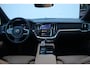 Volvo V60 T8 455PK Plug-in hybrid AWD Ultra Dark | Adaptive Cruise & Pilot Assist | Bowers & Wilkins High End Audio | Nappa Leder incl. Stoelventilatie | Stoel&Stuurverwarming | Glossy Black Emblemen |