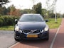 Volvo V60 1.6 T3 Momentum | Apple Carplay | Cruise Control | Trekhaak | Parkeersensoren | Leer |