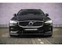 Volvo V60 2.0 T4 R-Design | Panoramadak | Styling Pack | Trekhaak | Adaptive cruise control | DAB+ radio | 19" velgen | Stoelverwarming | Achteruitrijcamera | Stoel- en stuurverwarming | Verwarmbare achterbank | Standkachel |