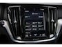 Volvo V60 2.0 T4 R-Design | Panoramadak | Styling Pack | Trekhaak | Adaptive cruise control | DAB+ radio | 19" velgen | Stoelverwarming | Achteruitrijcamera | Stoel- en stuurverwarming | Verwarmbare achterbank | Standkachel |
