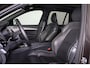 Volvo XC90 T8 Recharge AWD Ultra Dark - LONG RANGE - Luchtvering - Panorama/schuifdak - IntelliSafe Assist & Surround - 360º Camera - Adaptieve LED koplampen - Verwarmde voorstoelen, stuur & achterbank - Parkeersensoren voor & achter - Elektr. bedienb. voorstoelen met geheugen - Head up display - Draadloze tel. lader - Extra getint glas - Elektr. inklapbare trekhaak - 22' LMV