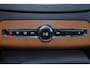 Volvo XC90 T8 Recharge AWD Inscription - LONG RANGE - Panorama/schuifdak - IntelliSafe Assist & Surround - Harman/Kardon audio - 360º Camera - Adaptieve LED koplampen - Verwarmde voorstoelen, stuur & achterbank - Parkeersensoren voor & achter - Head up display - Verwarmde voorstoelen & stuur - Draadloze tel. lader - Standkachel - Extra getint glas - 20" LMV