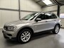 Volkswagen Tiguan 1.4 TSI 4Motion 4x4 Highline NIEUWSTAAT !! | 18" Lichtmetalen velgen 'Kingston' | Achteropkomend verkeer waarschuwing | Airco (automatisch)