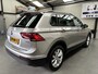 Volkswagen Tiguan 1.4 TSI 4Motion 4x4 Highline NIEUWSTAAT !! | 18" Lichtmetalen velgen 'Kingston' | Achteropkomend verkeer waarschuwing | Airco (automatisch)