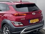 Hyundai Kona 1.6 GDI HEV Premium / 1.300 kg Afn. trekhaak / Dealer onderhouden / HUD / Adapt. CC / Stuur- en stoelverwarming / Stoelventilatie / Navigatie / Achteruitrijcamera / Apple Carplay Android / 18" LM wielen /