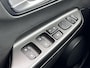 Hyundai Kona 1.6 GDI HEV Premium / 1.300 kg Afn. trekhaak / Dealer onderhouden / HUD / Adapt. CC / Stuur- en stoelverwarming / Stoelventilatie / Navigatie / Achteruitrijcamera / Apple Carplay Android / 18" LM wielen /