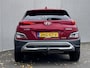 Hyundai Kona 1.6 GDI HEV Premium / 1.300 kg Afn. trekhaak / Dealer onderhouden / HUD / Adapt. CC / Stuur- en stoelverwarming / Stoelventilatie / Navigatie / Achteruitrijcamera / Apple Carplay Android / 18" LM wielen /