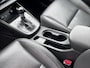 Hyundai Kona 1.6 GDI HEV Premium / 1.300 kg Afn. trekhaak / Dealer onderhouden / HUD / Adapt. CC / Stuur- en stoelverwarming / Stoelventilatie / Navigatie / Achteruitrijcamera / Apple Carplay Android / 18" LM wielen /