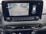 Hyundai Kona 1.6 GDI HEV Premium / 1.300 kg Afn. trekhaak / Dealer onderhouden / HUD / Adapt. CC / Stuur- en stoelverwarming / Stoelventilatie / Navigatie / Achteruitrijcamera / Apple Carplay Android / 18" LM wielen /