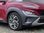 Hyundai Kona 1.6 GDI HEV Premium / 1.300 kg Afn. trekhaak / Dealer onderhouden / HUD / Adapt. CC / Stuur- en stoelverwarming / Stoelventilatie / Navigatie / Achteruitrijcamera / Apple Carplay Android / 18" LM wielen /