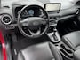 Hyundai Kona 1.6 GDI HEV Premium / 1.300 kg Afn. trekhaak / Dealer onderhouden / HUD / Adapt. CC / Stuur- en stoelverwarming / Stoelventilatie / Navigatie / Achteruitrijcamera / Apple Carplay Android / 18" LM wielen /