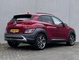 Hyundai Kona 1.6 GDI HEV Premium / 1.300 kg Afn. trekhaak / Dealer onderhouden / HUD / Adapt. CC / Stuur- en stoelverwarming / Stoelventilatie / Navigatie / Achteruitrijcamera / Apple Carplay Android / 18" LM wielen /