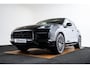 Porsche Cayenne 3.0 E-Hybrid Panoramadak - Comfortstoelen - Stuurbekrachtiging Plus - Sport Chrono Pakket - Sound systeem BOSE - Head Up - Parkassist voor/achter - 3D Surround View - Luchtvering  -