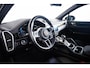 Porsche Cayenne 3.0 E-Hybrid Panoramadak - Comfortstoelen - Stuurbekrachtiging Plus - Sport Chrono Pakket - Sound systeem BOSE - Head Up - Parkassist voor/achter - 3D Surround View - Luchtvering  -