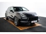 Porsche Cayenne 3.0 E-Hybrid Panoramadak - Comfortstoelen - Stuurbekrachtiging Plus - Sport Chrono Pakket - Sound systeem BOSE - Head Up - Parkassist voor/achter - 3D Surround View - Luchtvering  -
