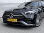 Mercedes-Benz C-klasse Estate 300 e Business Solution AMG | Panoramadak | Night Pakket | Winter Pakket | 360° Camera | DISTRONIC Afstandsassistent | Dodehoekassistent | Elektrisch Verstelbare Stoelen + Memory | Apple CarPlay | Android Auto | Stuurverwarming