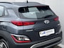 Hyundai Kona 1.6 GDI HEV Fashion Automaat / 1.300 kg trekgewicht / Dealer onderhouden / CC / Stuur- en stoelverwarming / Navigatie / Achteruitrijcamera / Apple Carplay Android / 18" LM wielen /