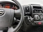 Opel Movano 2.2D Financial lease 140pk Bakwagen met Laadklep Achteruitrijcamera Cruise Control Meubelbak