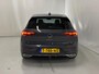 Volkswagen Golf 1.5 eTSI Active Camera Trekhaak Apple Carplay Standkachel Headup 17inch Navigatie