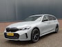 BMW 3-Serie Touring 320e M-SPORT | PANORAMADAK| LEDER SPORT INTERIEUR| HEAD-UP DISPLAY| BORDENHERKENNING| DODE HOEK DETECTIE| HERMANKARDON | AIROC/ECC | CRUISECONTROLL | CAMERA | PARKEERSENSOREN |