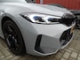 BMW 3-Serie Touring 320e M-SPORT | PANORAMADAK| LEDER SPORT INTERIEUR| HEAD-UP DISPLAY| BORDENHERKENNING| DODE HOEK DETECTIE| HERMANKARDON | AIROC/ECC | CRUISECONTROLL | CAMERA | PARKEERSENSOREN |