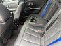 BMW 3-Serie 320e Touring M-SPORT | PANORAMADAK| LEDER SPORT INTERIEUR| HEAD-UP DISPLAY| BORDENHERKENNING| DODE HOEK DETECTIE| HERMANKARDON | AIROC/ECC | CRUISECONTROLL | CAMERA | PARKEERSENSOREN |