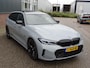 BMW 3-Serie Touring 320e M-SPORT | PANORAMADAK| LEDER SPORT INTERIEUR| HEAD-UP DISPLAY| BORDENHERKENNING| DODE HOEK DETECTIE| HERMANKARDON | AIROC/ECC | CRUISECONTROLL |  CAMERA | PARKEERSENSOREN |