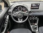 Mazda 2 1.5 Skyactiv-G Luxury | ACHTERUITRIJCAMERA | STOEL-EN STUURVERWARMING | LM VELGEN | CARPLAY | NAVIGATIE