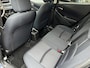 Mazda 2 1.5 Skyactiv-G Luxury | ACHTERUITRIJCAMERA | STOEL-EN STUURVERWARMING | LM VELGEN | CARPLAY | NAVIGATIE