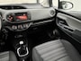 Toyota Yaris 1.0 VVT-i Aspiration KEURIGE AUTO !! | 12 Voltaansluiting | 1e Eigenaar. | Achteruitrijcamera
