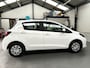 Toyota Yaris 1.0 VVT-i Aspiration 1e eigenaar! KEURIGE AUTO !! | 12 Voltaansluiting | 1e Eigenaar. | Achteruitrijcamera