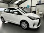 Toyota Yaris 1.0 VVT-i Aspiration KEURIGE AUTO !! | 12 Voltaansluiting | 1e Eigenaar. | Achteruitrijcamera