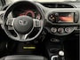 Toyota Yaris 1.0 VVT-i Aspiration KEURIGE AUTO !! | 12 Voltaansluiting | 1e Eigenaar. | Achteruitrijcamera