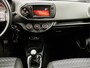 Toyota Yaris 1.0 VVT-i Aspiration 1e eigenaar! KEURIGE AUTO !! | 12 Voltaansluiting | 1e Eigenaar. | Achteruitrijcamera