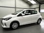 Toyota Yaris 1.0 VVT-i Aspiration KEURIGE AUTO !! | 12 Voltaansluiting | 1e Eigenaar. | Achteruitrijcamera