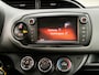 Toyota Yaris 1.0 VVT-i Aspiration KEURIGE AUTO !! | 12 Voltaansluiting | 1e Eigenaar. | Achteruitrijcamera