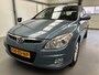 Hyundai i30 1.6i Dynamic Business | Airco (automatisch) | Alarmsysteem | Lichtmetalen velgen 16"