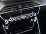 Peugeot 2008 136pk Hybrid Allure | Camera | Navigatie | Parkeersensoren VOOR+Achter | LEER/Stof | AUTOMAAT