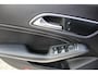 Mercedes-Benz CLA Shooting Brake 180 Business Solution AMG afneembare trekhaak, airco, boekjes, NAP, 2 sleutels, naviagtie